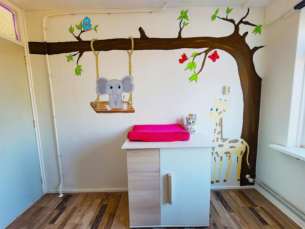 babykamer-olifant-giraffe